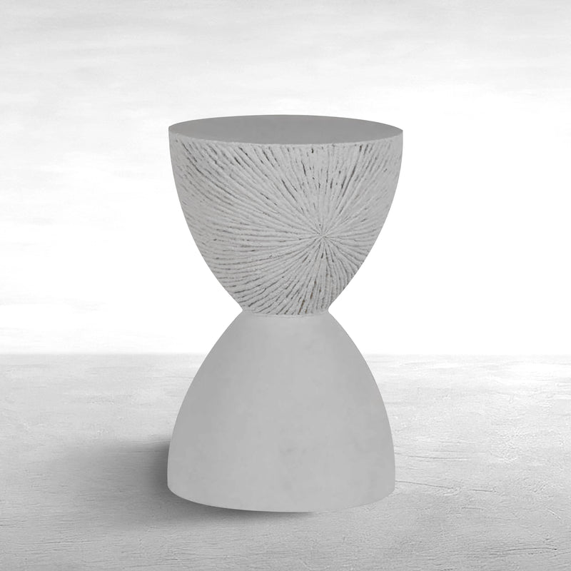 Darley 25" Round Outdoor Pedestal Side Table